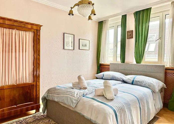 Spacious Penthouse With Stephen Cathedral View